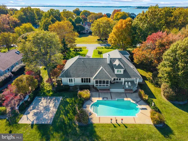 a view of a livingroom with a furniture and a chandelier