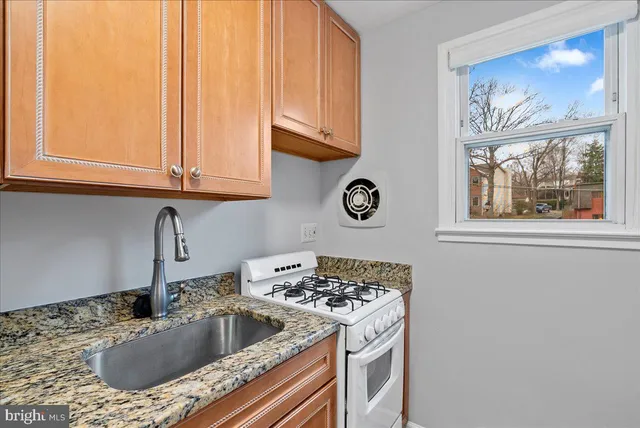 $1,900 | 945 North Barton Street, Unit 204, Arlington, VA 22201