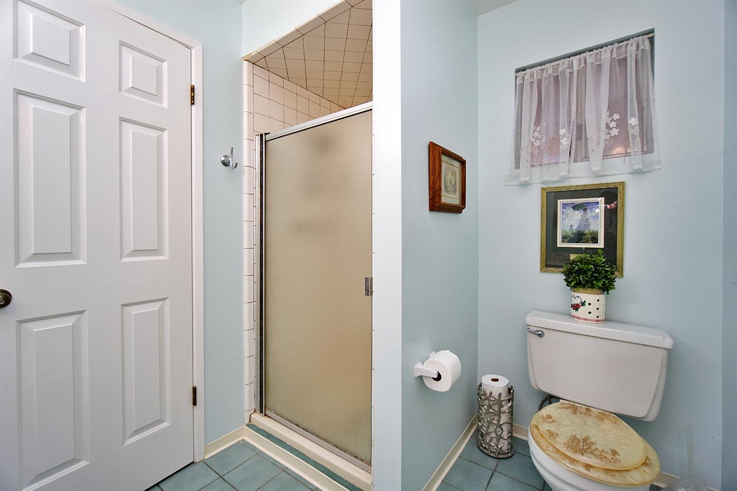 1004 Joy Street Madera, CA 93637 - Photo 22 of 29 a bathroom with a toilet and a shower