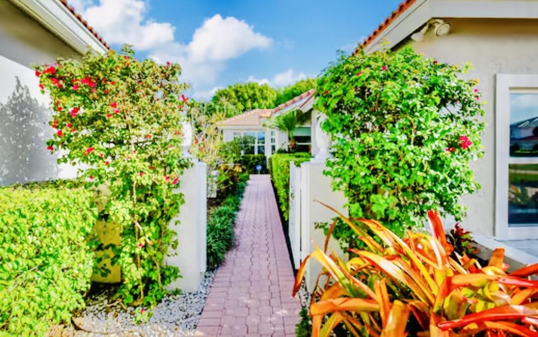 17204 Hampton Boulevard Boca Raton, FL 33496 - Photo 16 of 175 Extended Walkway