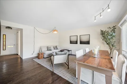 $385,000 | 1934 Lake Avenue, Wilmette, IL 60091