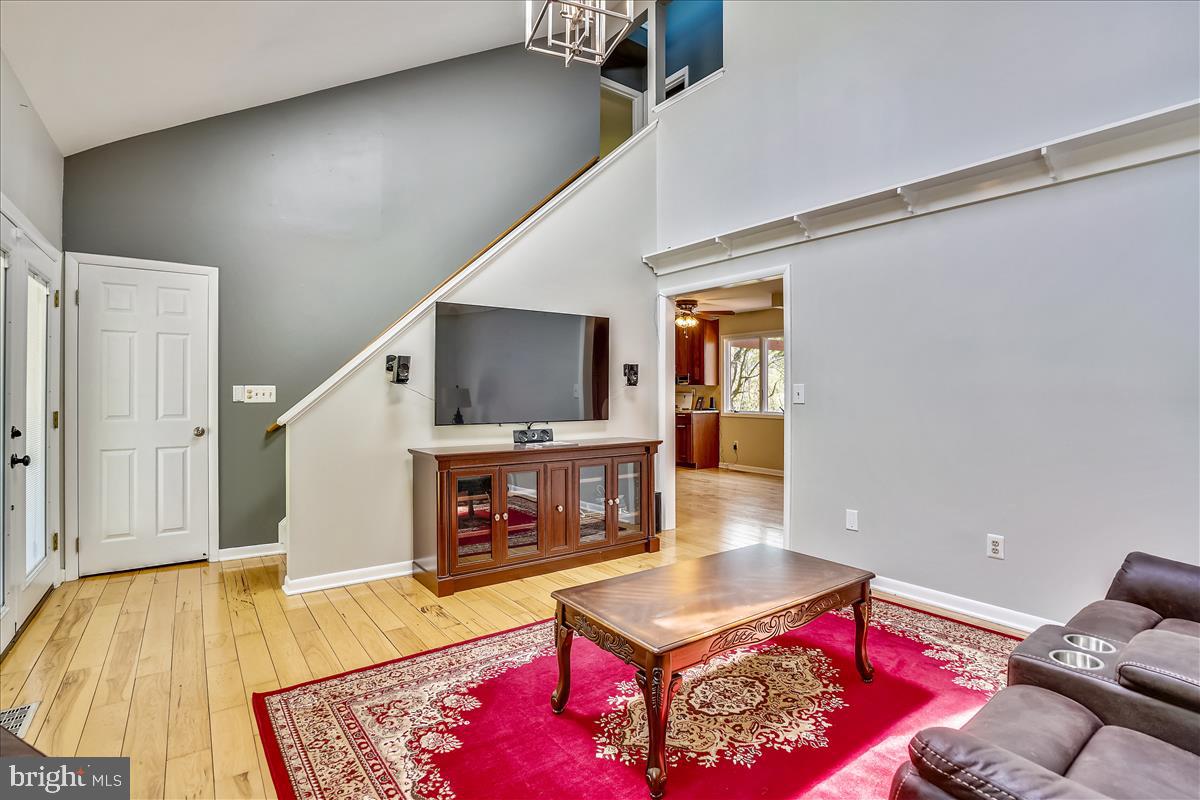 6904 Fox Chase Road New Market, MD 21774 - Photo 5 of 33 A super spacious place to relax