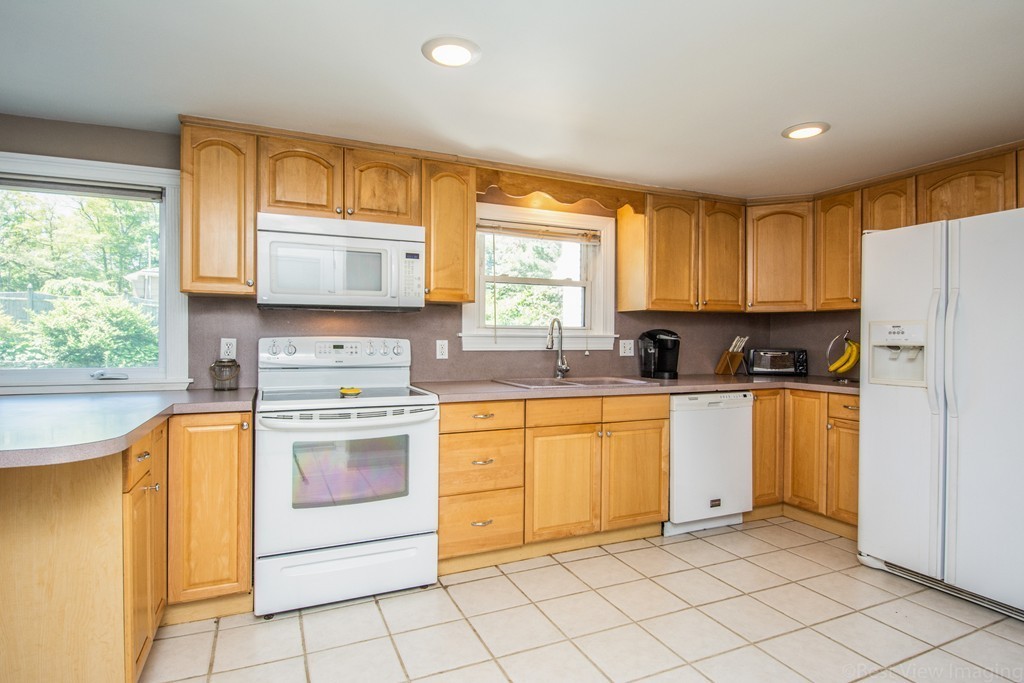 17 Gray Birch Road Ashland, MA 01721 - Photo 9 of 27 Gallery Image 9