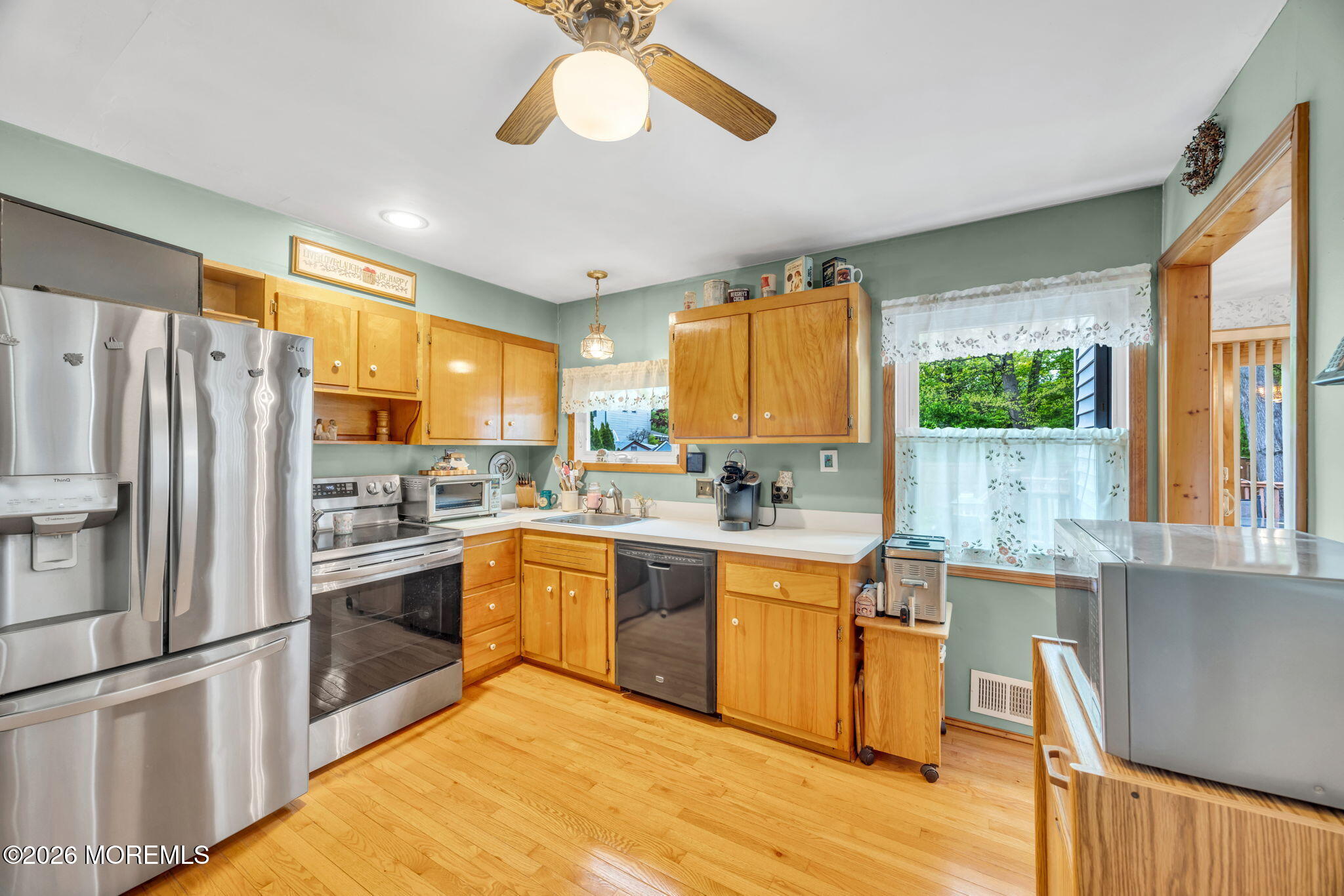 19 Shetland Road East Brunswick, NJ 08816 - Photo 4 of 35 17-web-or-mls-2M1A0413
