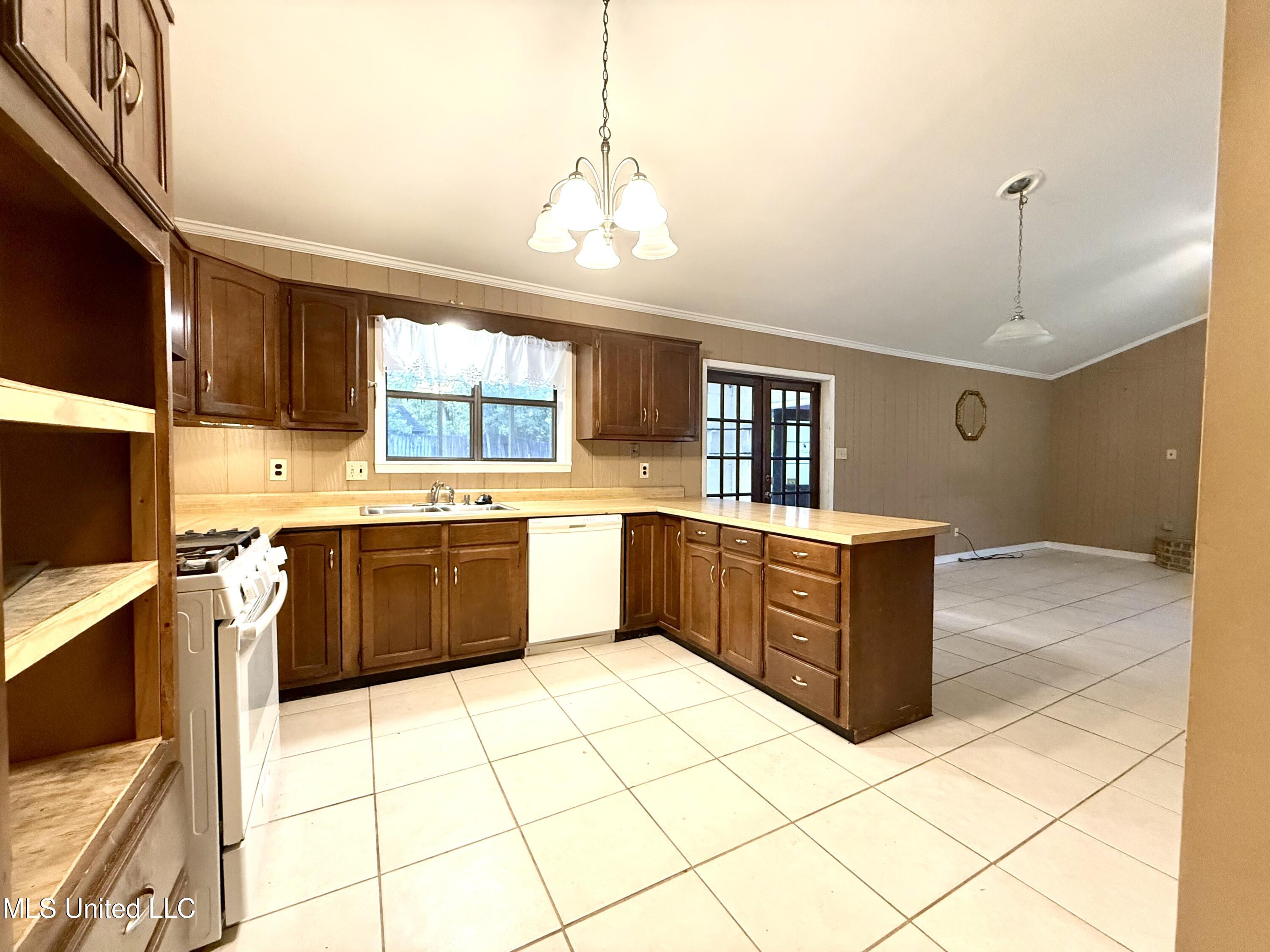 1301 Third Avenue Picayune, MS 39466 - Photo 14 of 55 IMG_8659