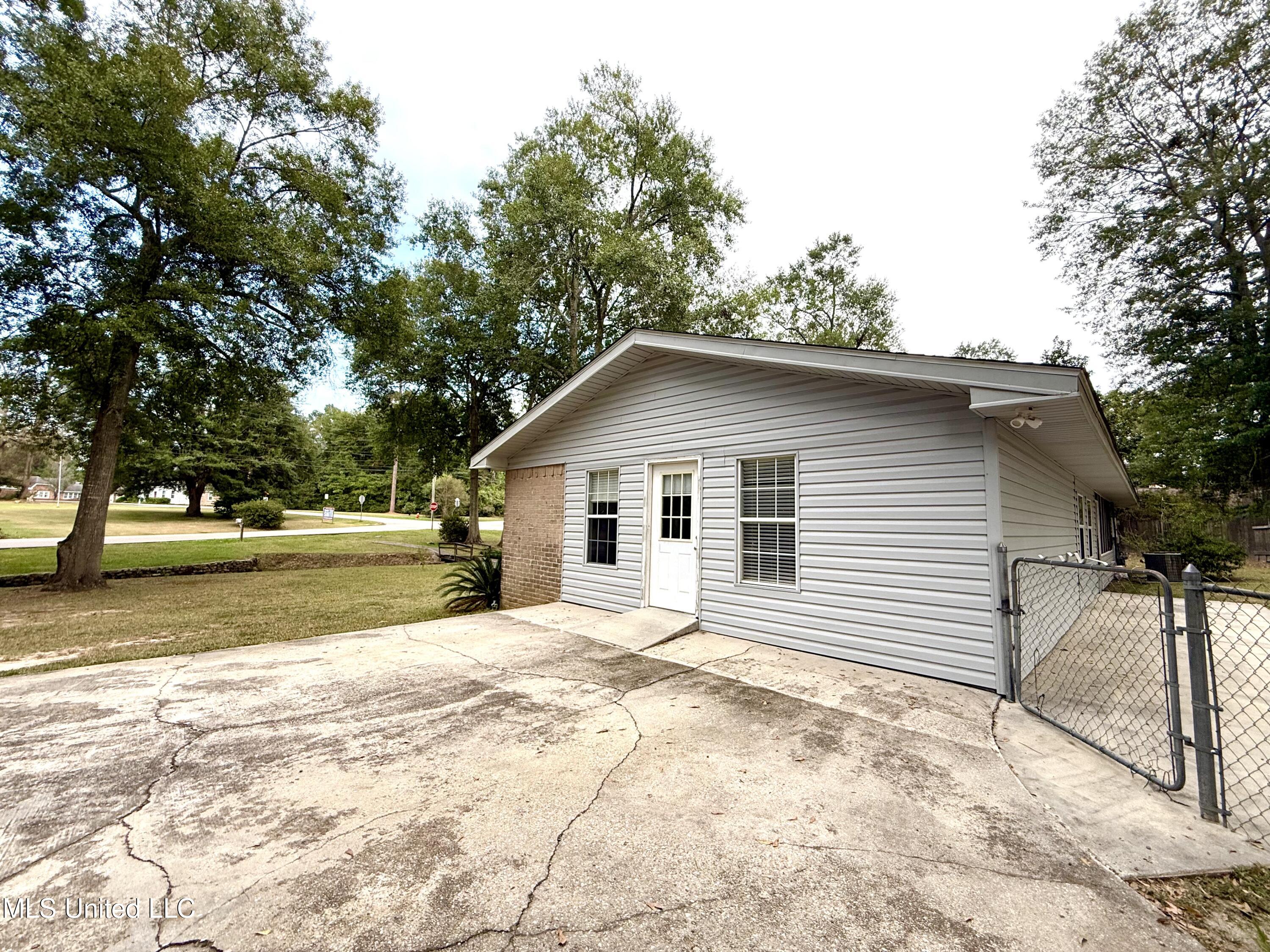 1301 Third Avenue Picayune, MS 39466 - Photo 44 of 55 IMG_8690