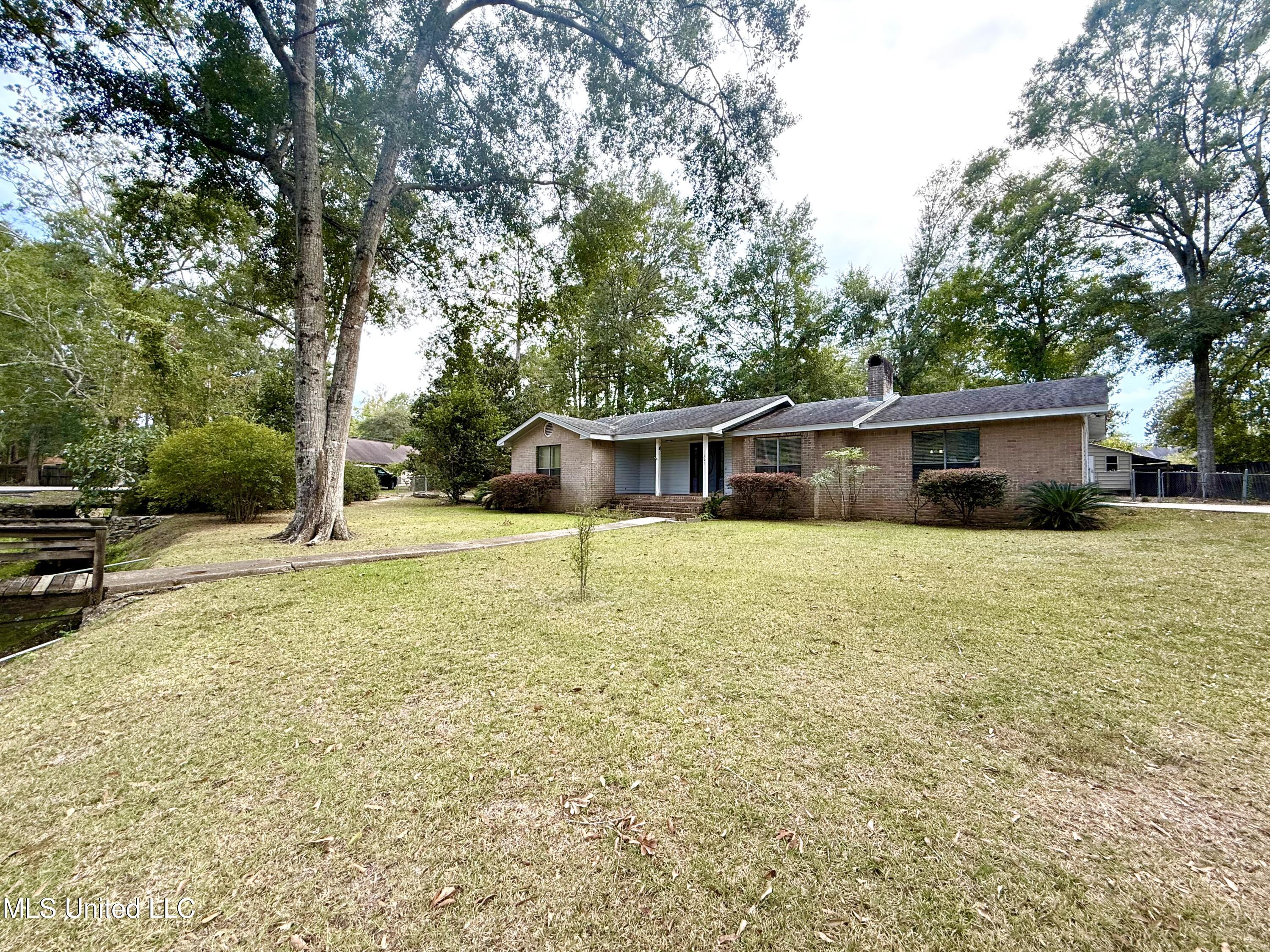 1301 Third Avenue Picayune, MS 39466 - Photo 7 of 55 IMG_8640