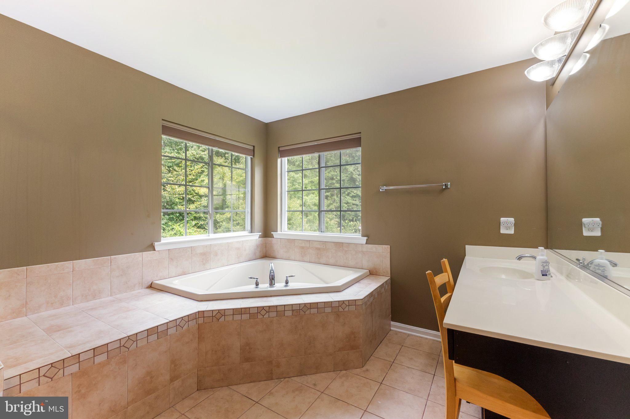 3230 Saber Road Huntingtown, MD 20639 - Photo 27 of 53 Primary Bathroom - 2 Person Soaking Tub