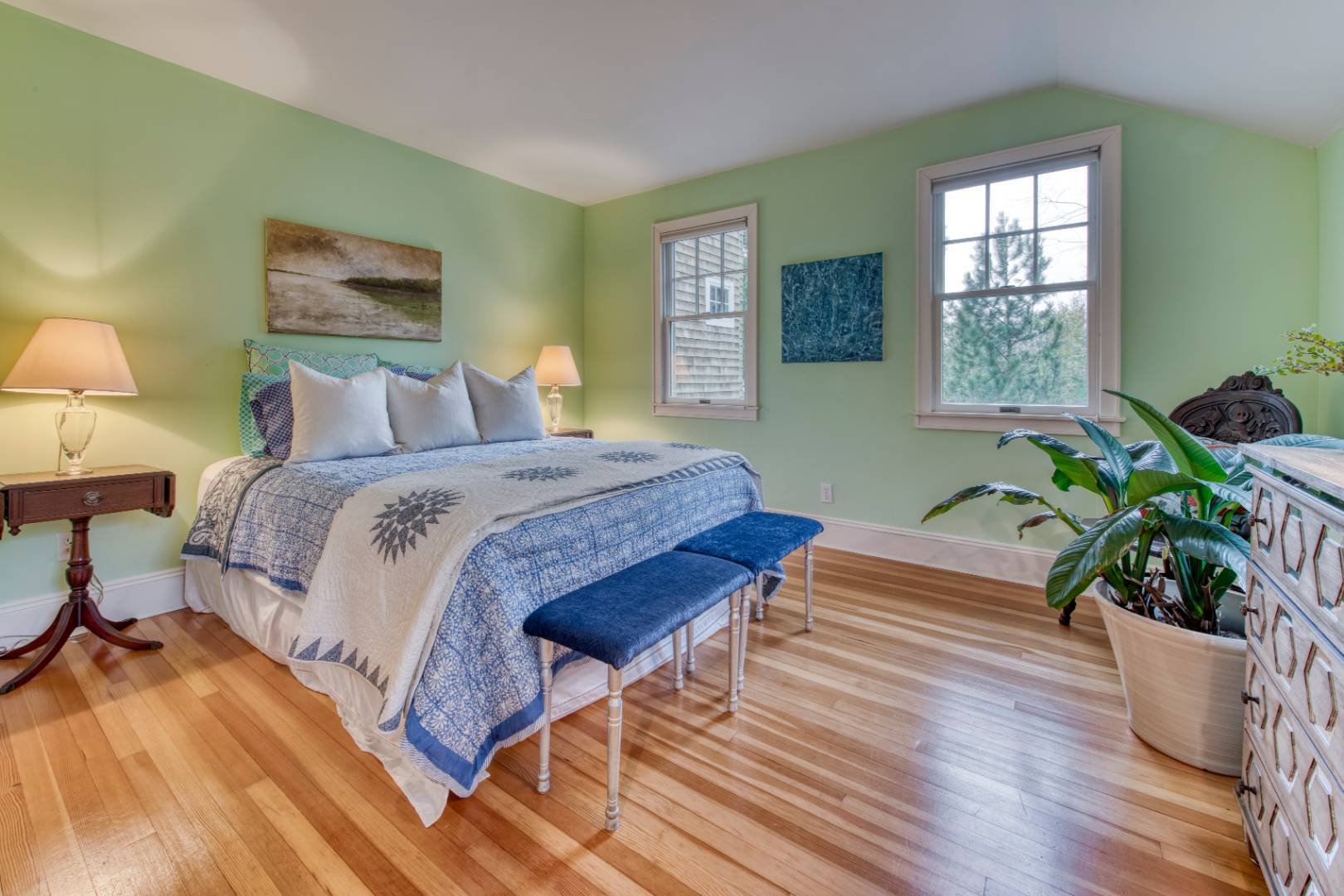 27 Rawson Road Sag Harbor, NY 11963 - Photo 7 of 14 a spacious bedroom with a bed and a window