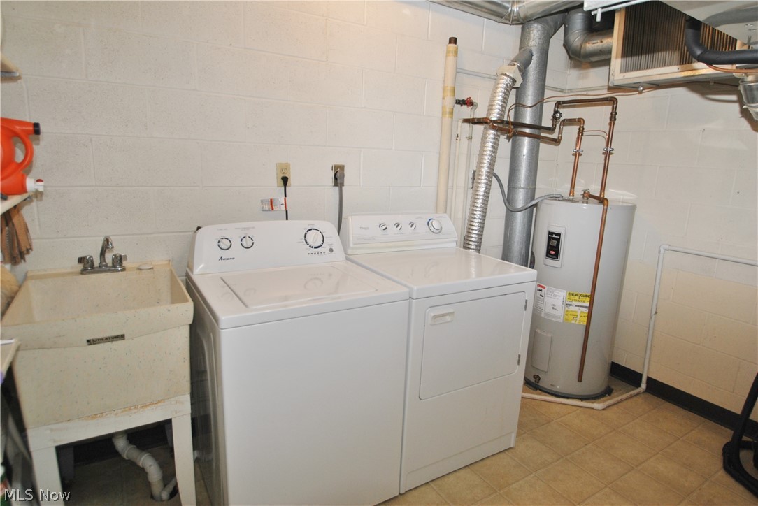 2365 Covington Road, Unit 425 Akron, OH 44313 - Photo 14 of 19 Located within the condo is a laundry/utility room which includes a washer, dryer & utility sink.