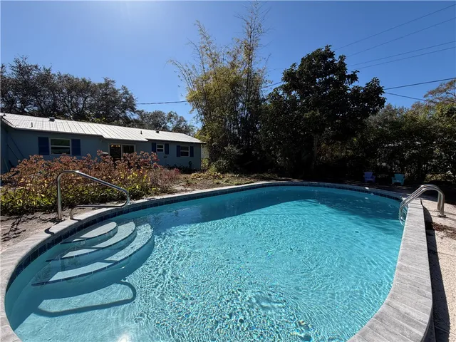 $374,900 | 45 1st Court Southwest, Vero Beach, FL 32962