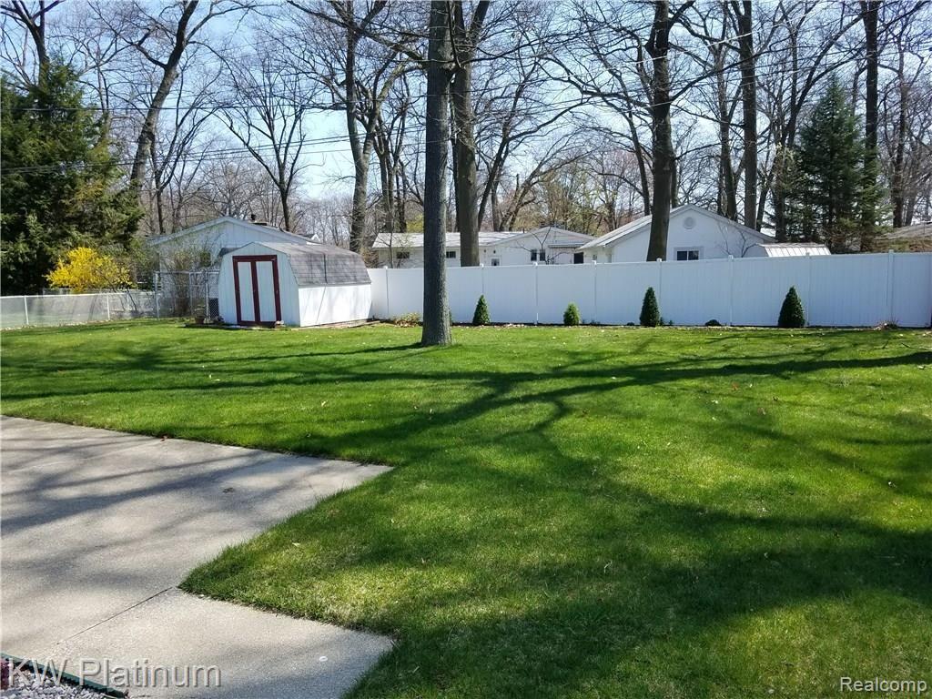 3330 Riverside Drive Port Huron, MI 48060 - Photo 3 of 10 20170418_122808_009.jpg