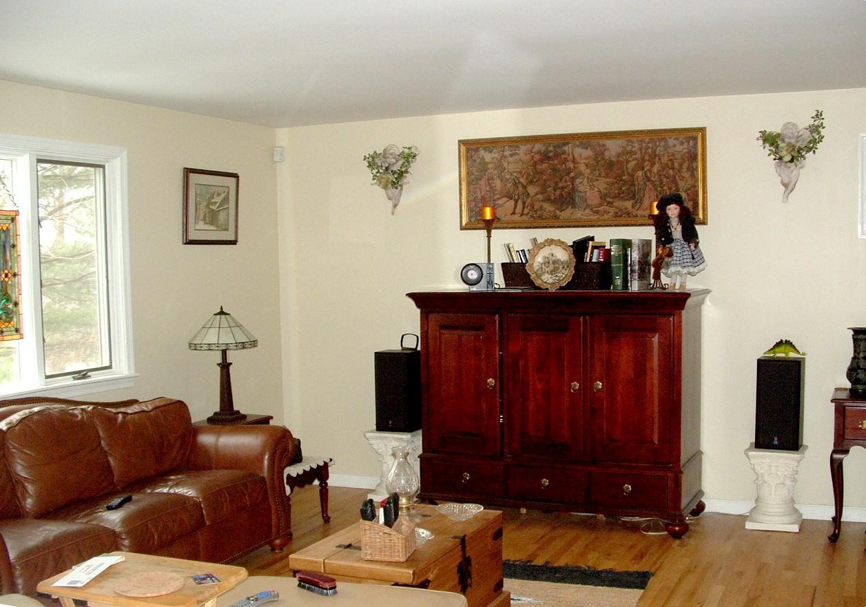 106 Helen Street Stroudsburg, PA 18360 - Photo 3 of 9 Living room