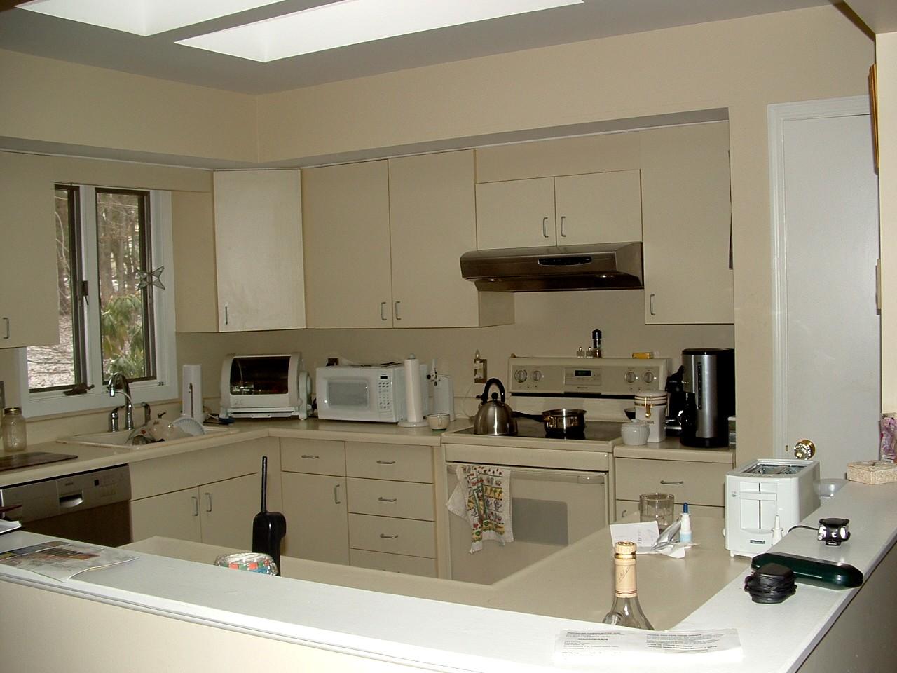 106 Helen Street Stroudsburg, PA 18360 - Photo 4 of 9 Kitchen