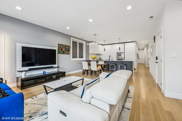 $4,900 | 2149 West Belmont Avenue, Unit 2E, Chicago, IL 60618