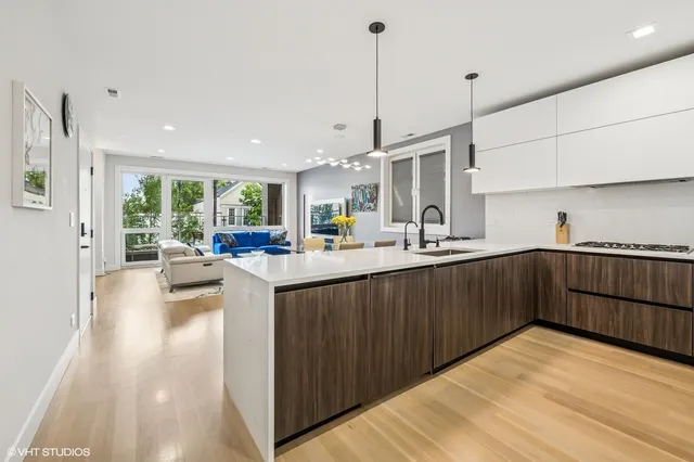 $4,900 | 2149 West Belmont Avenue, Unit 2E, Chicago, IL 60618