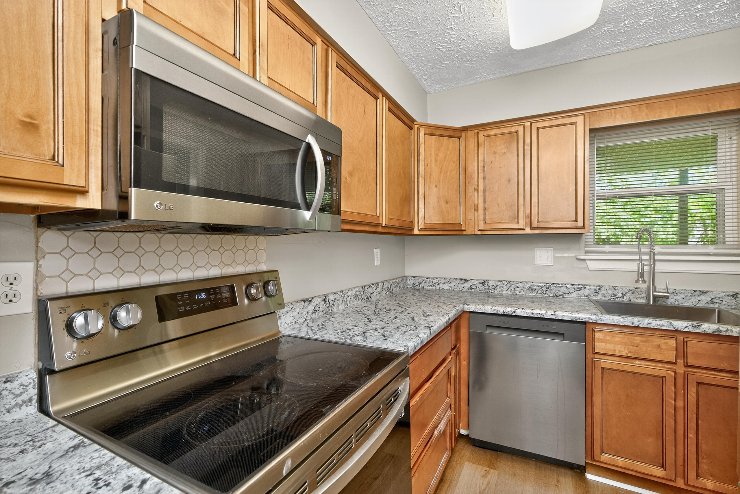 421 Redding Road, Unit 70 Lexington, KY 40517 - Photo 1 of 18 Kitchen