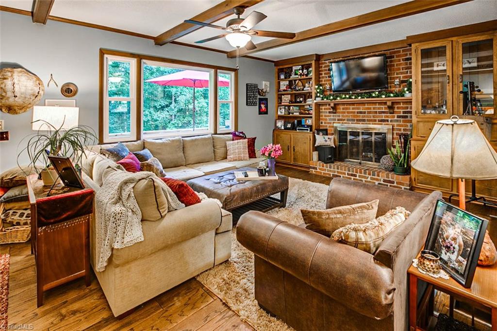 614 Inwood Road Asheboro, NC 27205 - Photo 3 of 33 Living room, fireplace & built-ins
