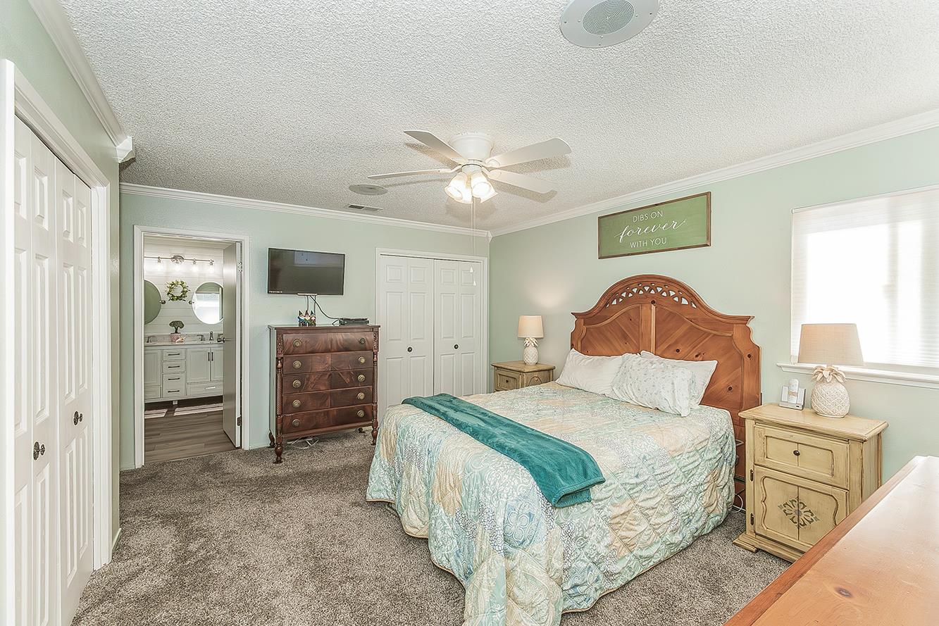 2820 Riverview Drive Madera, CA 93637 - Photo 23 of 60 a bedroom with a bed and a television