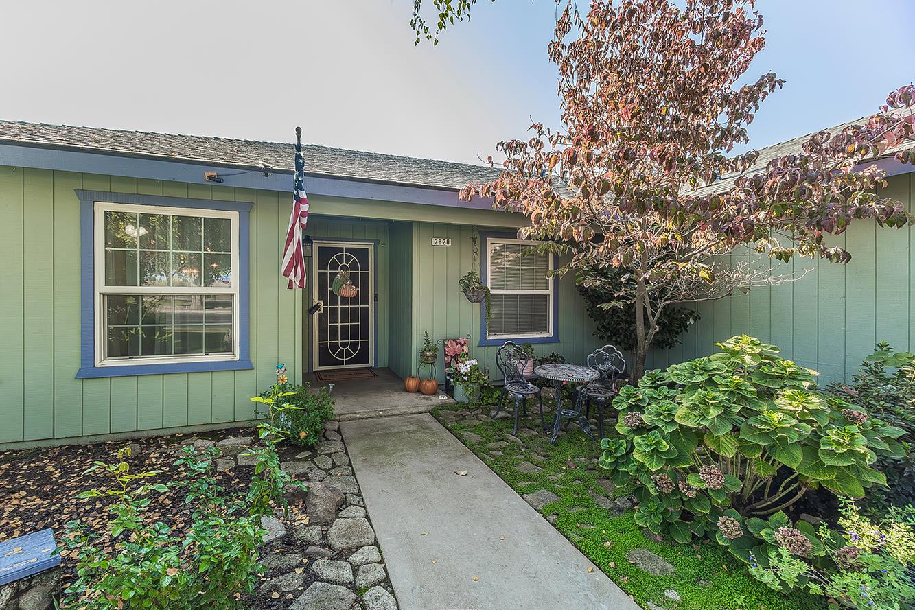 2820 Riverview Drive Madera, CA 93637 - Photo 3 of 60 front view of a house