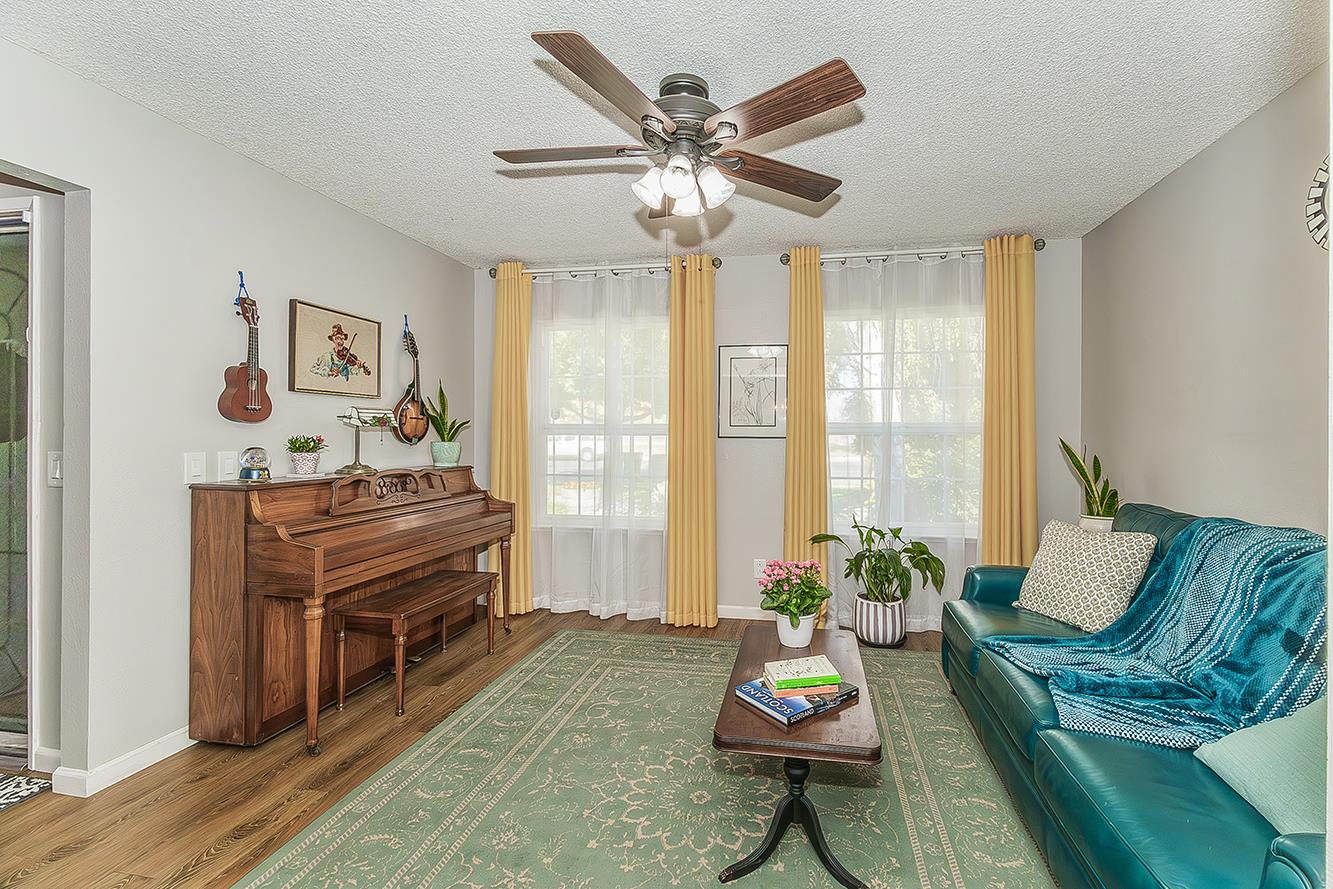 2820 Riverview Drive Madera, CA 93637 - Photo 7 of 60 a living room with furniture and wooden floor