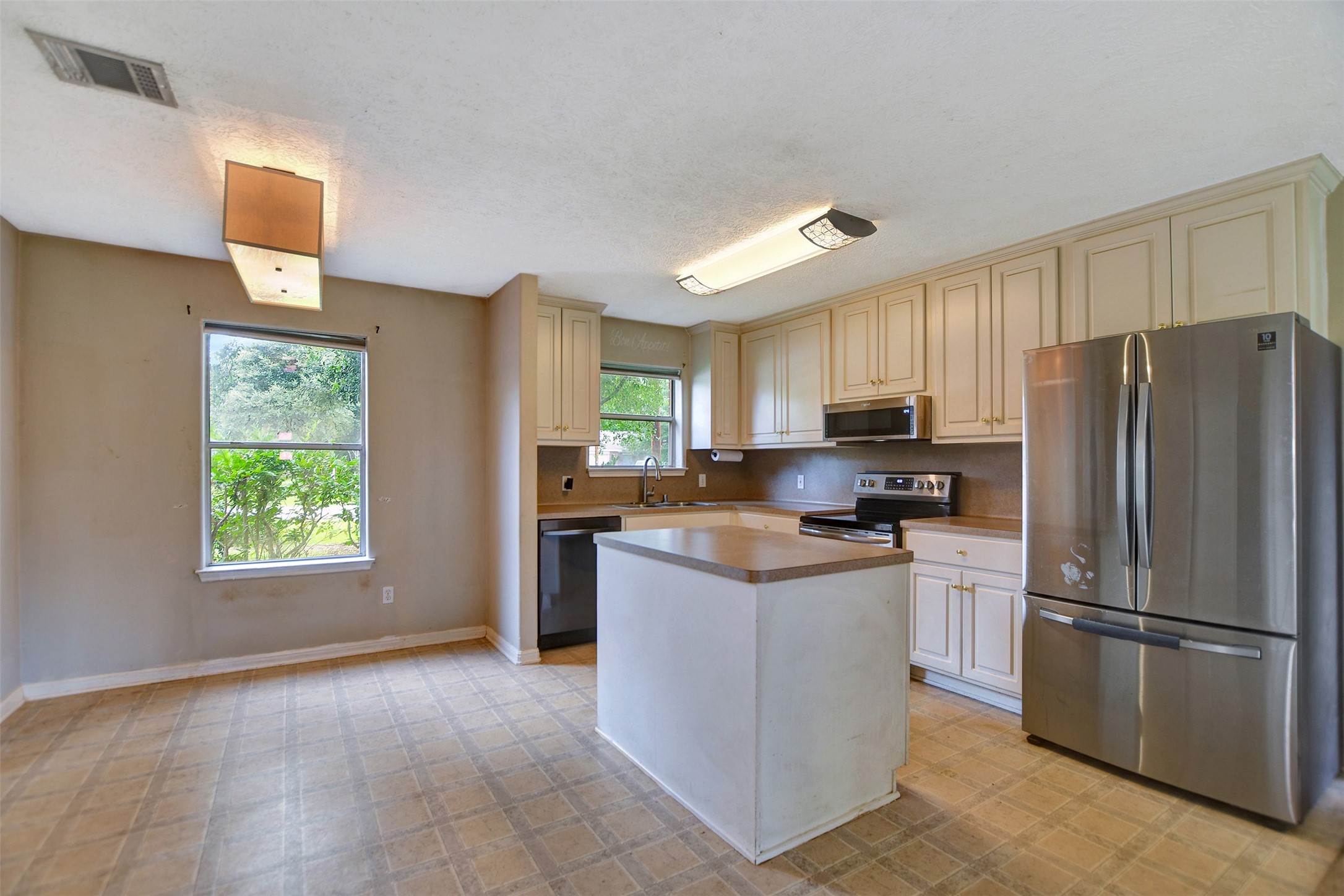 16400 Many Trees Lane Conroe, TX 77302 - Photo 10 of 36