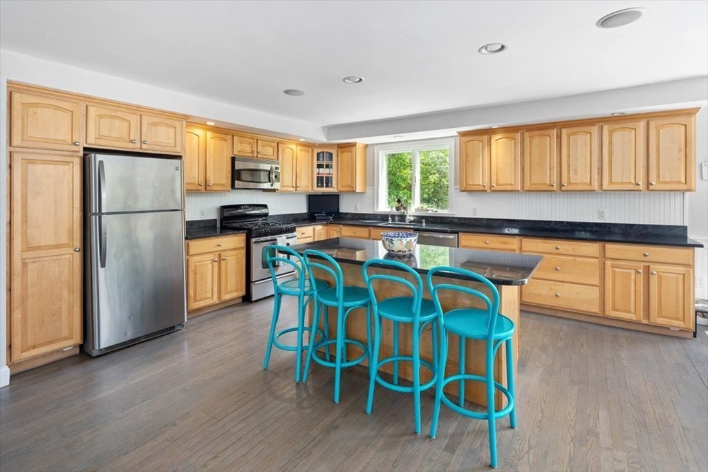 6 Smith Road Hingham, MA 02043 - Photo 16 of 37