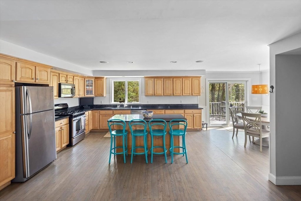 6 Smith Road Hingham, MA 02043 - Photo 17 of 37