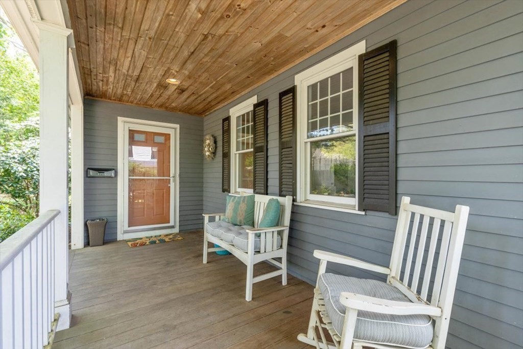 6 Smith Road Hingham, MA 02043 - Photo 3 of 37