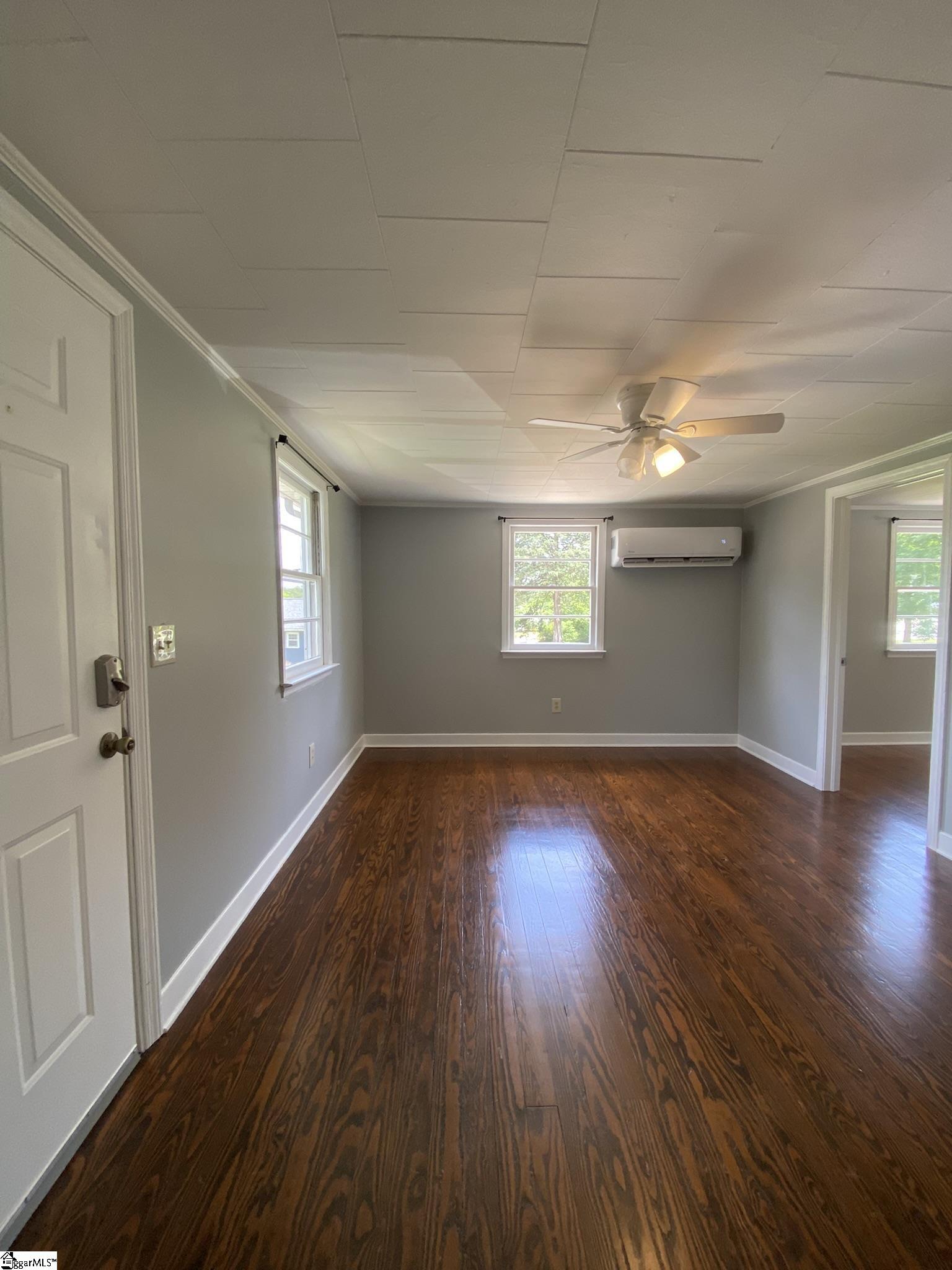 134 East Jones Avenue Pickens, SC 29671 - Photo 4 of 15