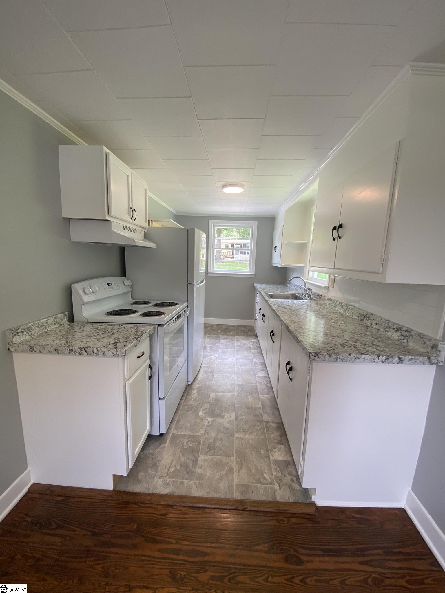 134 East Jones Avenue Pickens, SC 29671 - Photo 9 of 15