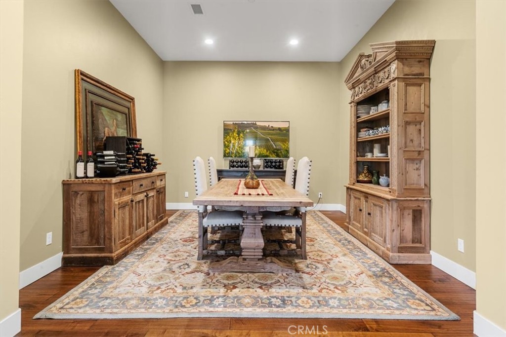 455 Mission Springs Road Arroyo Grande, CA 93420 - Photo 20 of 65 a dining room with a table and chairs