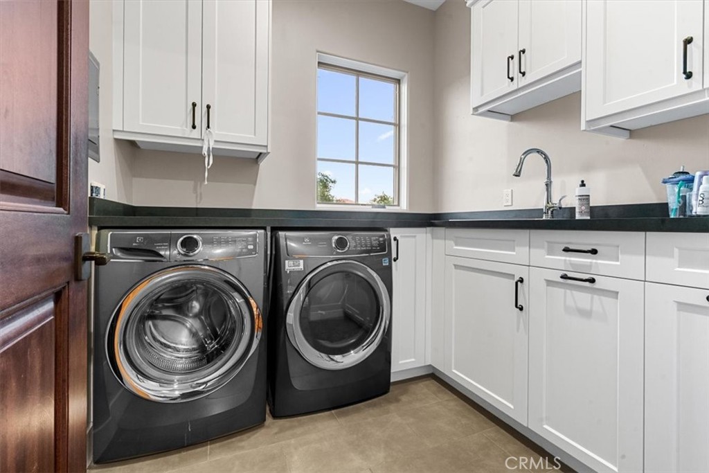 455 Mission Springs Road Arroyo Grande, CA 93420 - Photo 42 of 65 a utility room with sink dryer and washer