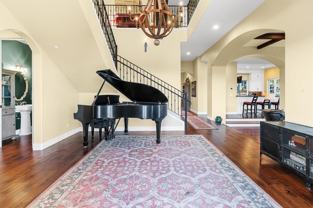 455 Mission Springs Road Arroyo Grande, CA 93420 - Photo 7 of 65 a view of a hallway with seating area