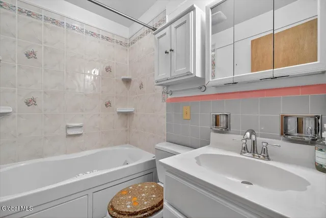 $395,000 | 532 Wayne Place, Bethlehem, NY 12054