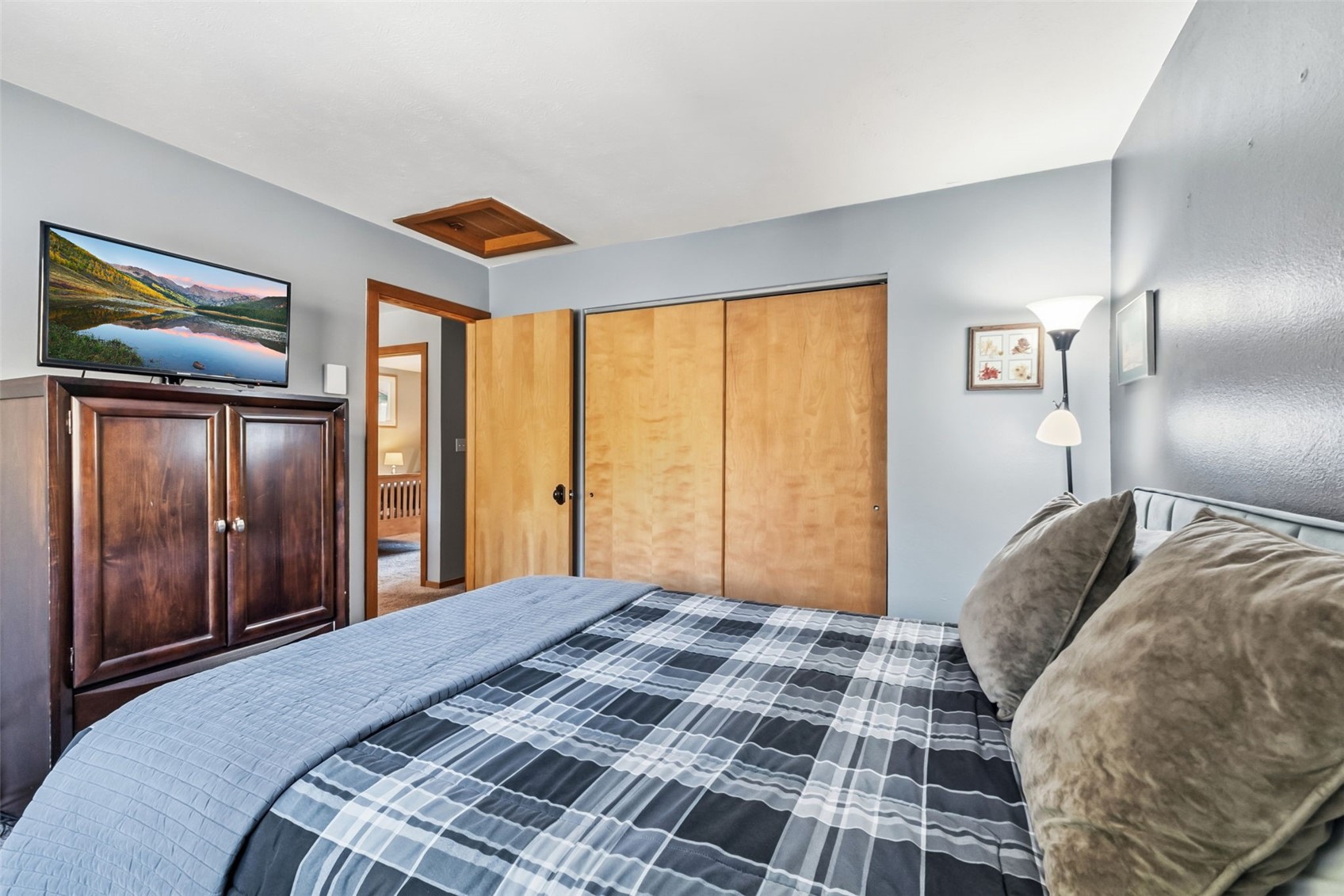 6734 Ryan Gulch Road, Unit 6734 Silverthorne, CO 80498 - Photo 18 of 33 a bedroom with a bed and a large mirror
