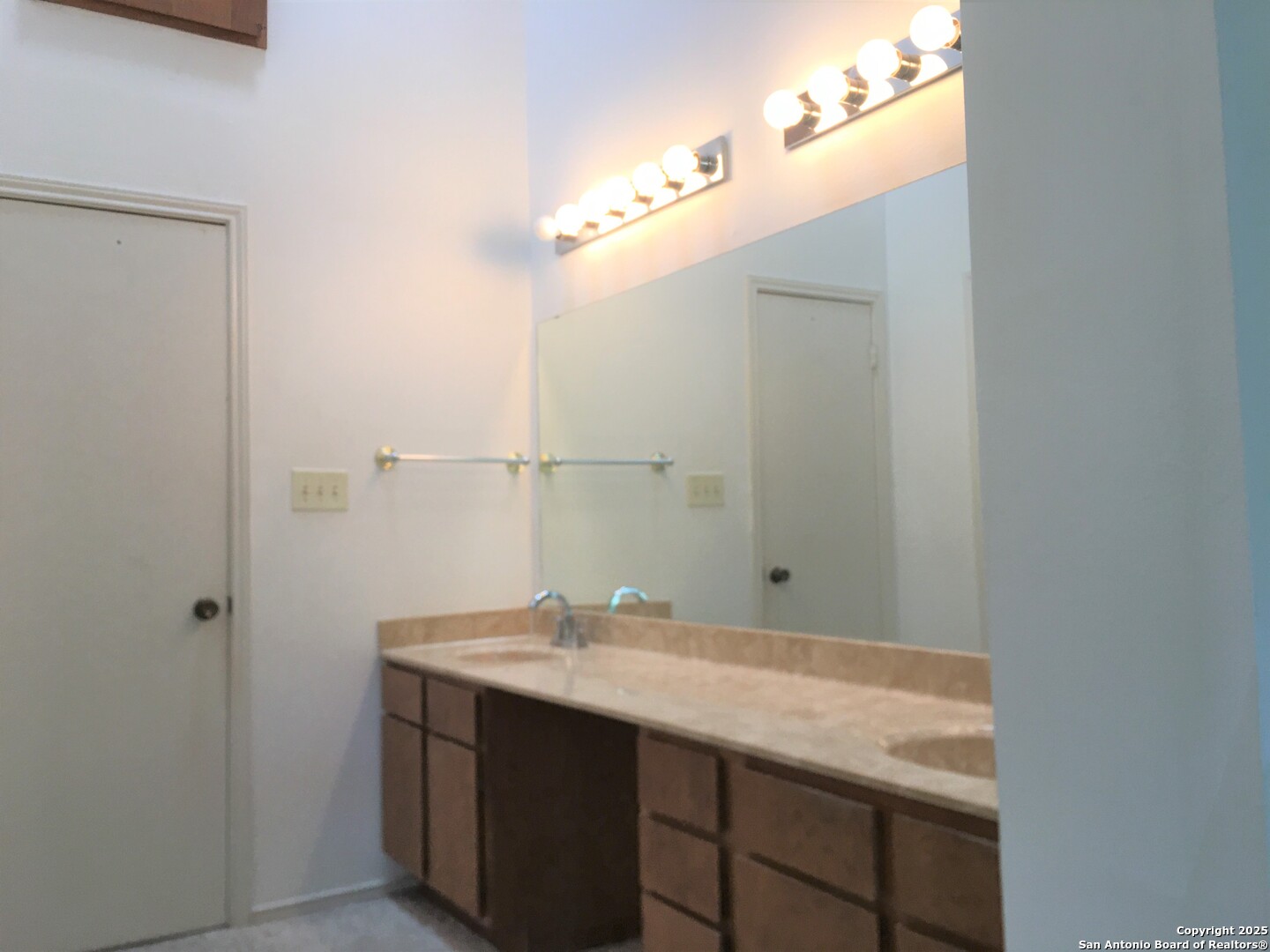11815 Vance Jackson Road, Unit 1804 San Antonio, TX 78230 - Photo 5 of 10 a bathroom with a sink and a mirror