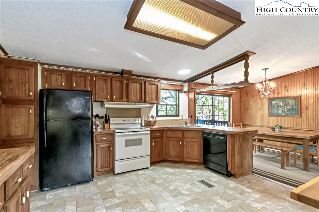 390 Flat Springs Road Elk Park, NC 28622 - Photo 23 of 46 Gallery Image 23