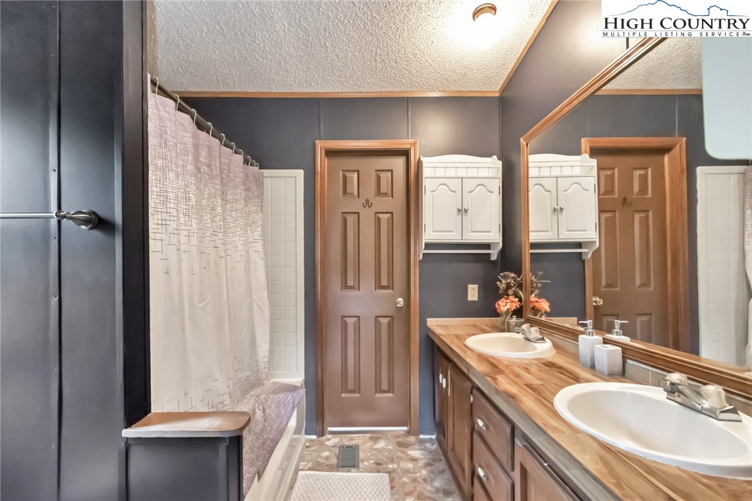 390 Flat Springs Road Elk Park, NC 28622 - Photo 31 of 46 Gallery Image 31