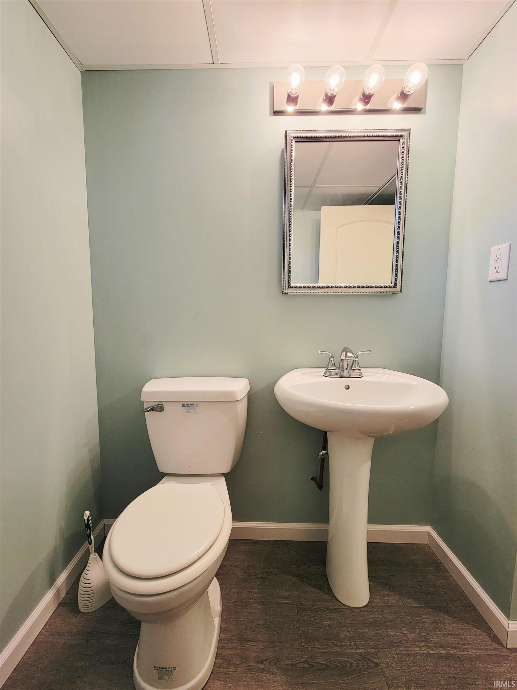51585 East County Line Road Middlebury, IN 46540 - Photo 27 of 36 Gallery Image 27