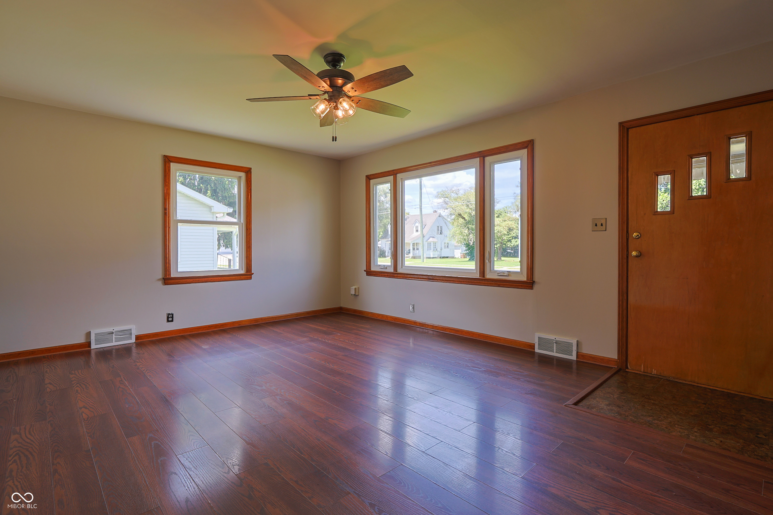 2341 Indiana Avenue Columbus, IN 47201 - Photo 7 of 35