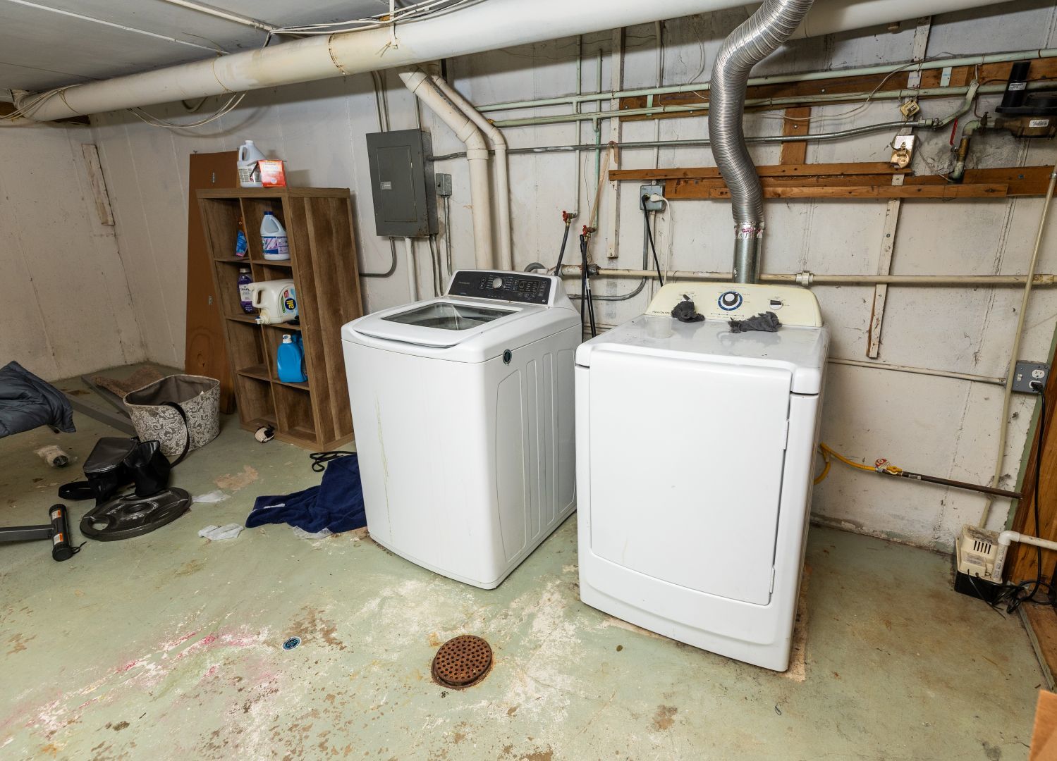 902 Kenneth Circle, Unit 6 Elgin, IL 60120 - Photo 18 of 24 a utility room with dryer and washer