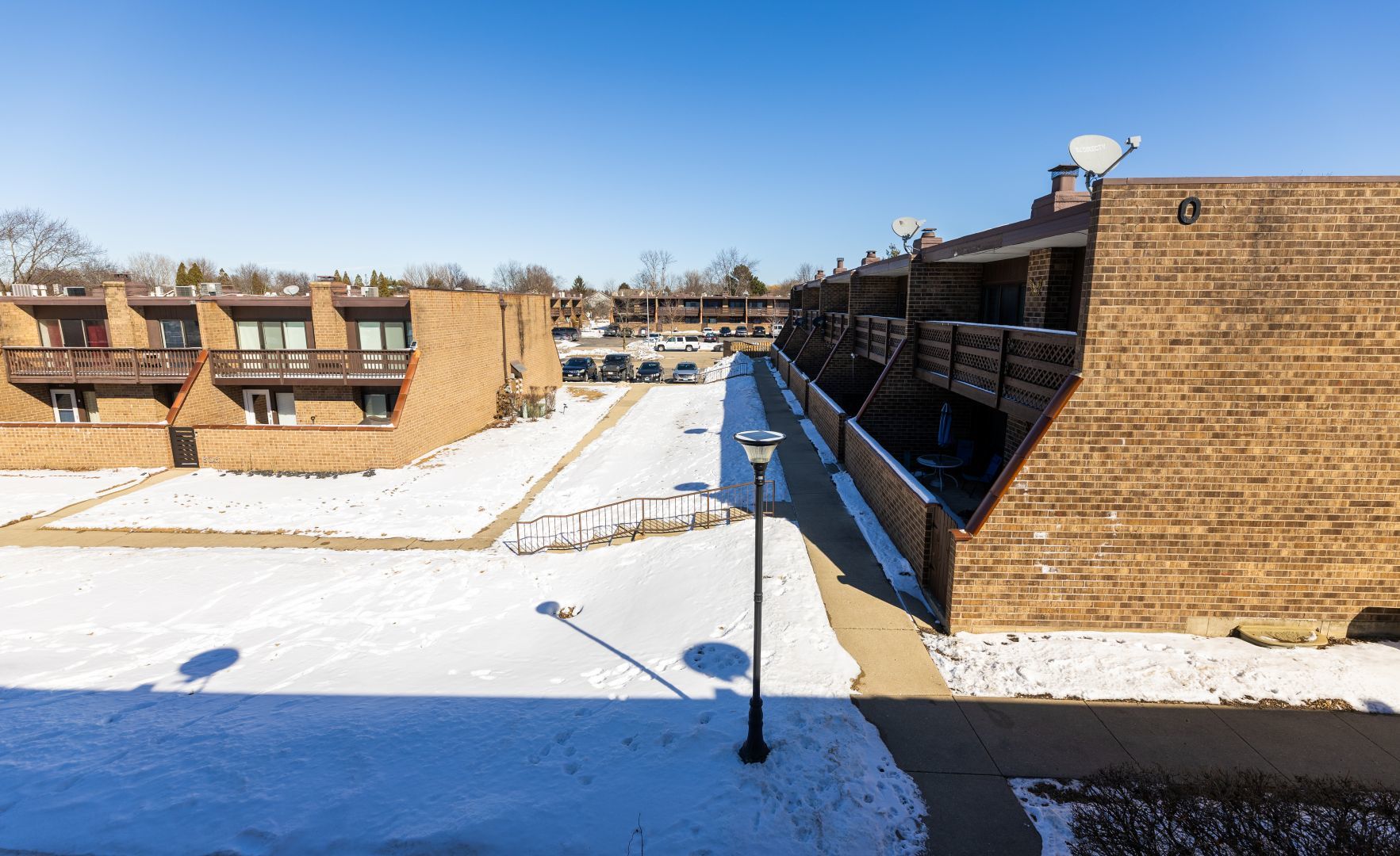 902 Kenneth Circle, Unit 6 Elgin, IL 60120 - Photo 19 of 24 a view of a terrace