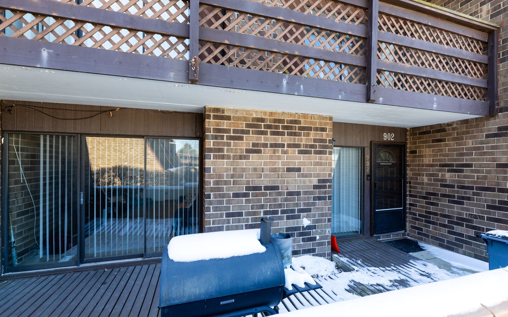 902 Kenneth Circle, Unit 6 Elgin, IL 60120 - Photo 22 of 24 a view of an outdoor seating