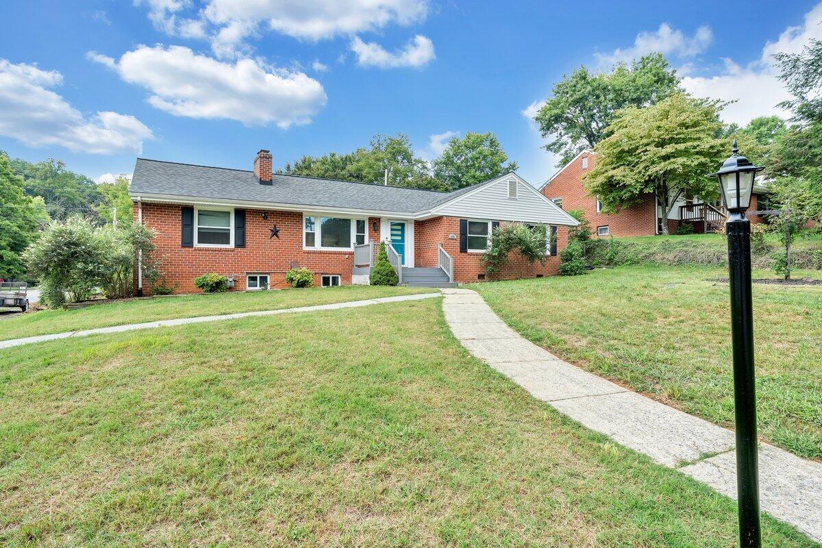 3004 Grandin Road Roanoke, VA 24018 - Photo 3 of 25 3