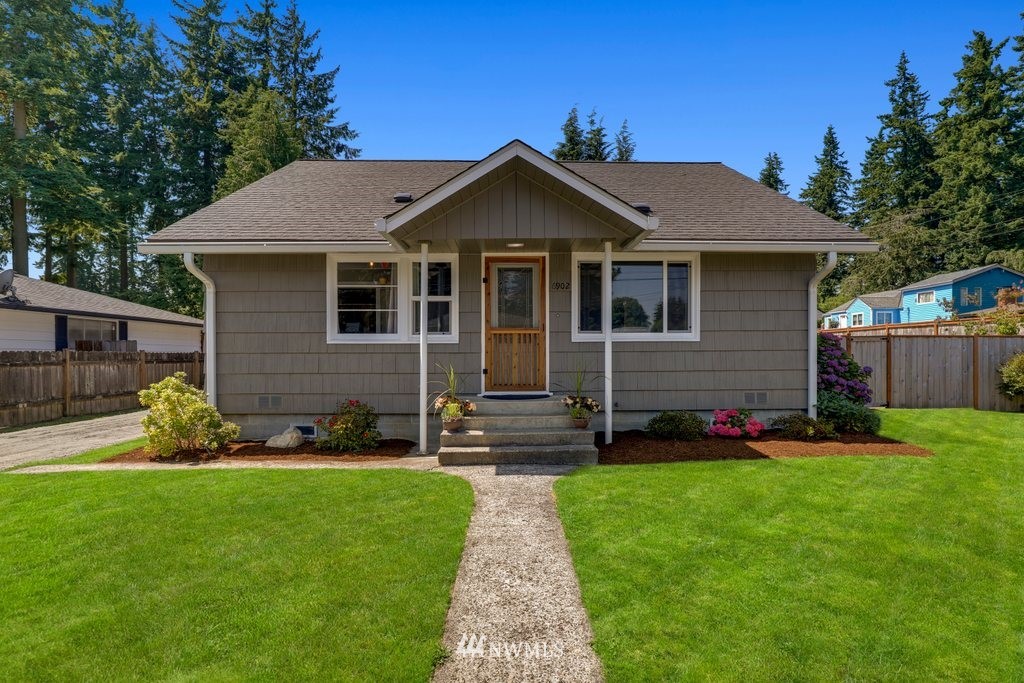 6902 Morgan Road Everett, WA 98203 - Photo 3 of 36