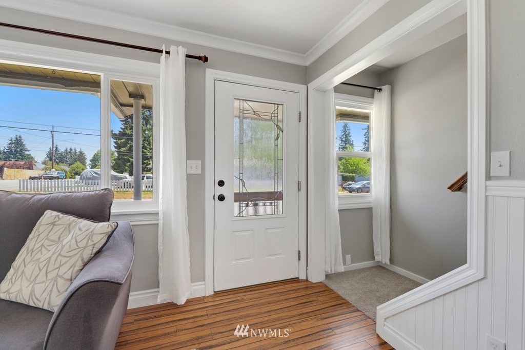6902 Morgan Road Everett, WA 98203 - Photo 4 of 36