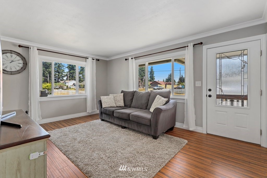 6902 Morgan Road Everett, WA 98203 - Photo 5 of 36