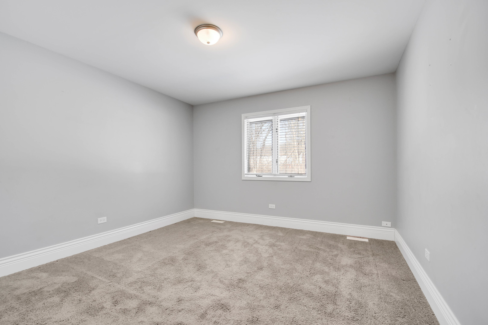 249 Milburn Avenue Crete, IL 60417 - Photo 20 of 46 an empty room with a window