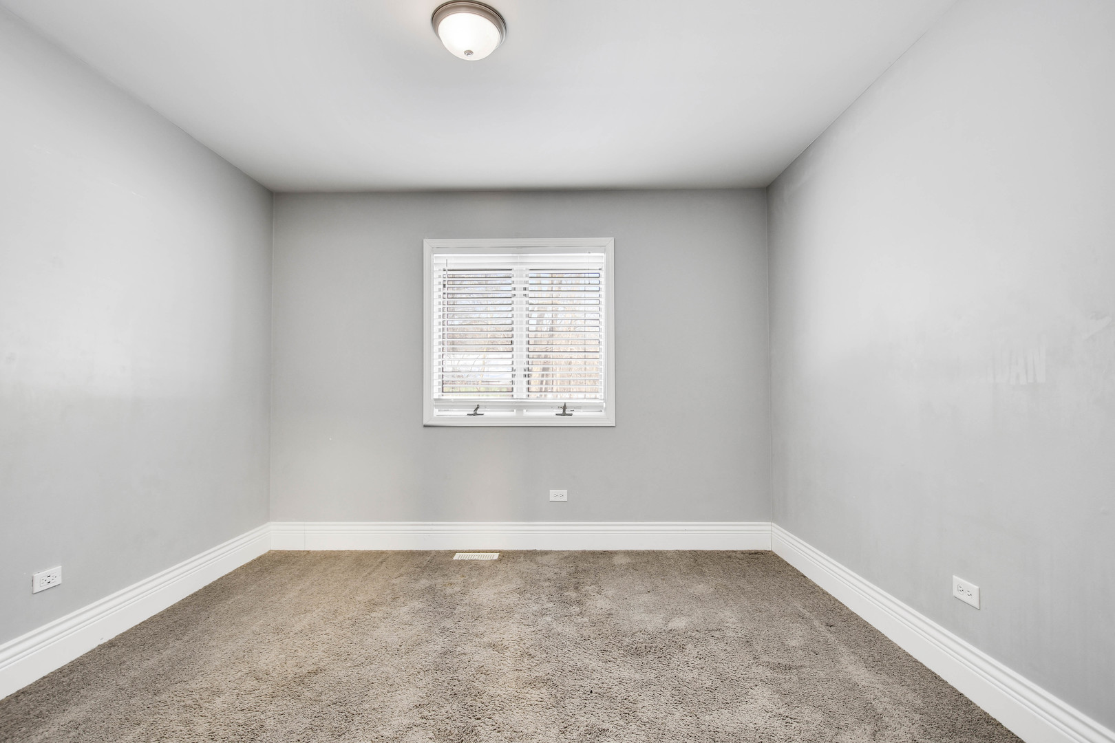 249 Milburn Avenue Crete, IL 60417 - Photo 22 of 46 an empty room with a window